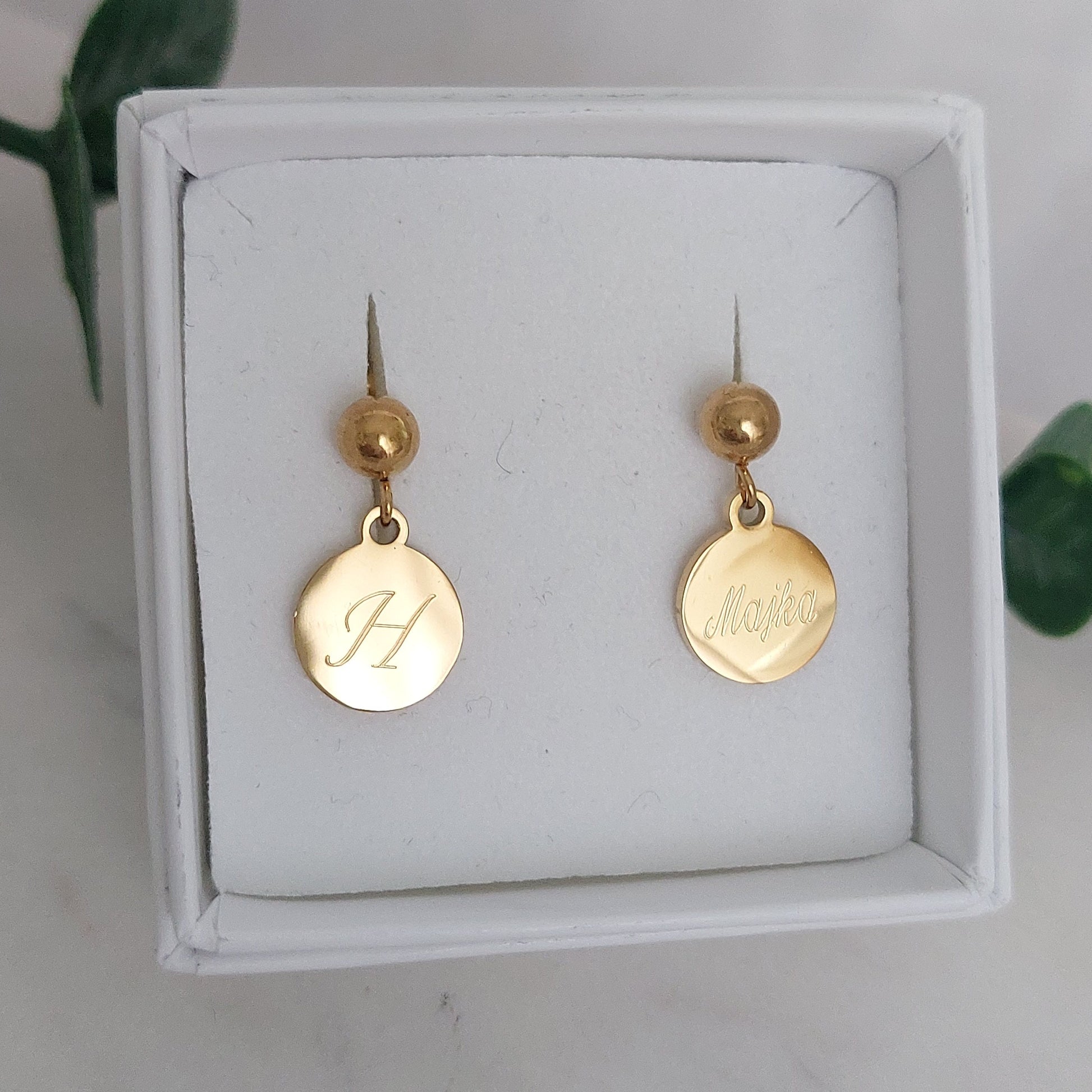 Personalisierte Ohrstecker mit Gravur Plättchen Anhänger in Gold oder Silber, personalisiertes Geschenk zur Hochzeit, Weihnachtsgeschenk