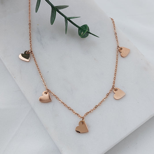 Personalisierte Herz Kette in Gold, Rosé, Silber aus Edelstahl, Kette Buchstaben Gravur, Namens Kette als Geschenk, Halskette Herzchen
