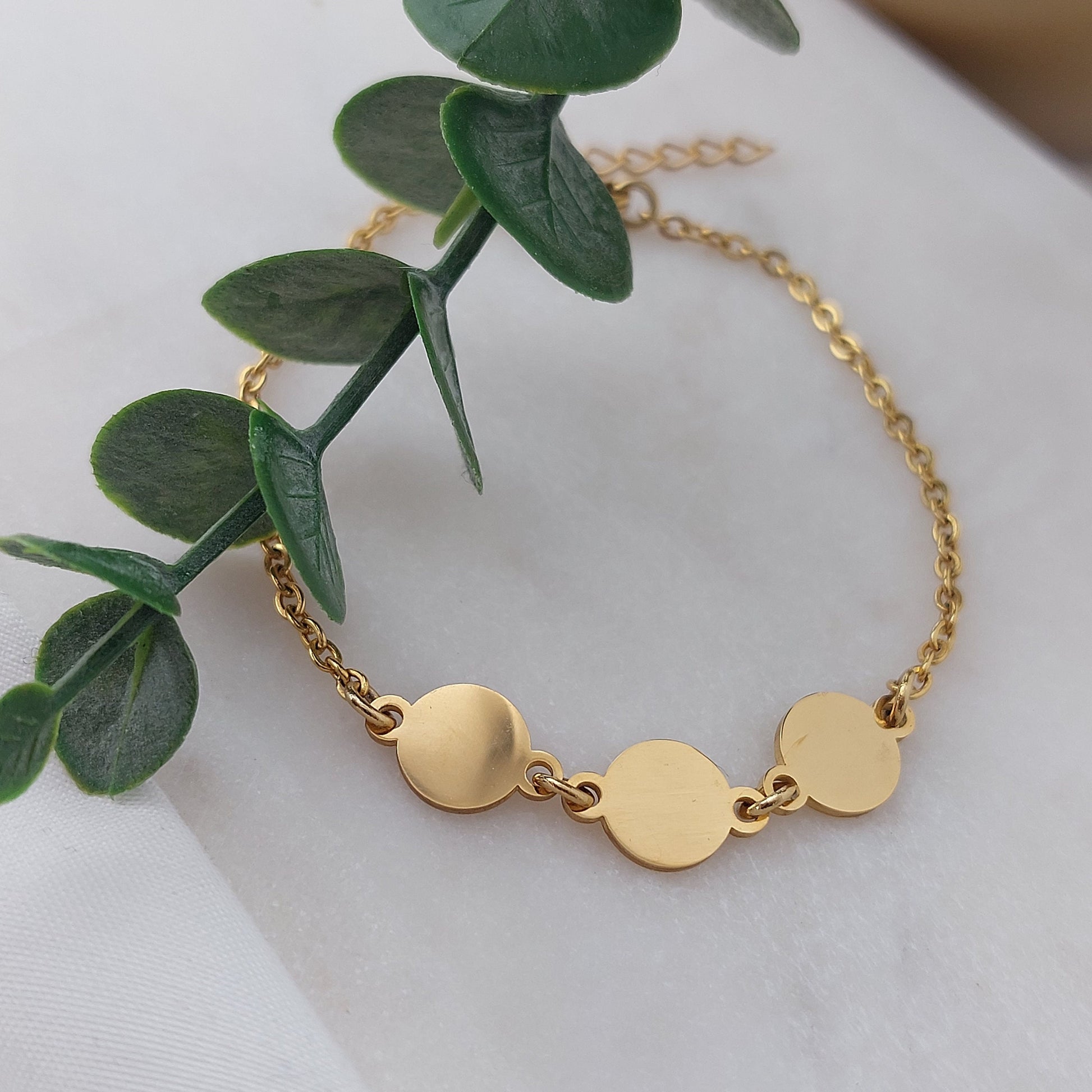 Personalisierte Gravur Fußkette in Gold & Silber Fußkette mit Buchstaben Plättchen, Namens Fußkette, Personalisiertes Geschenk für Frauen