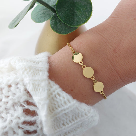 Personalisiertes Gravur Armband in Gold & Silber Armkette mit Buchstaben Plättchen, Namensarmband, Personalisiertes Geschenk für Frauen