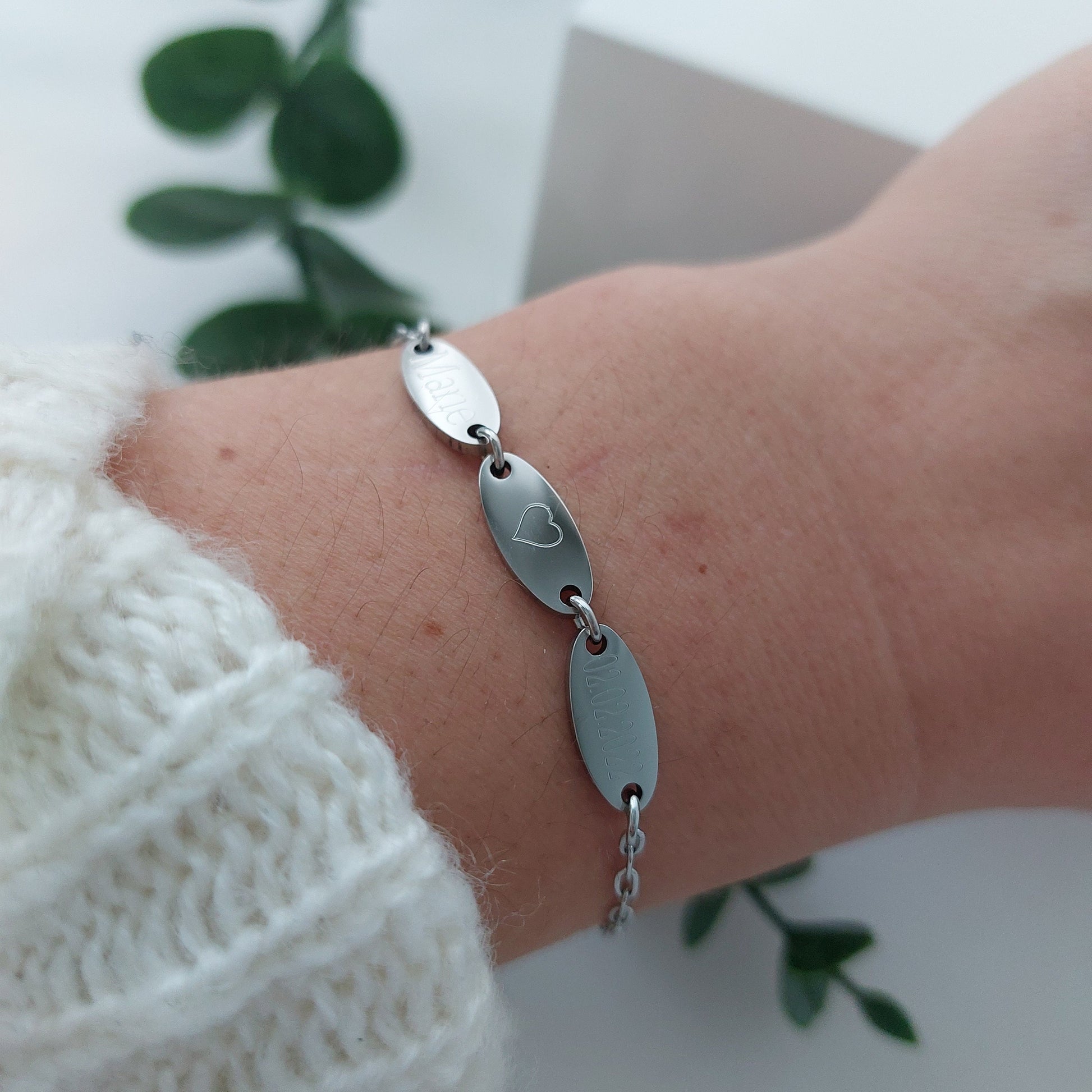 Personalisiertes Gravur Armband in Gold, Silber, Rosé, Armkette mit Buchstaben Plättchen, Namensarmband, Personalisiertes Geschenk Frauen