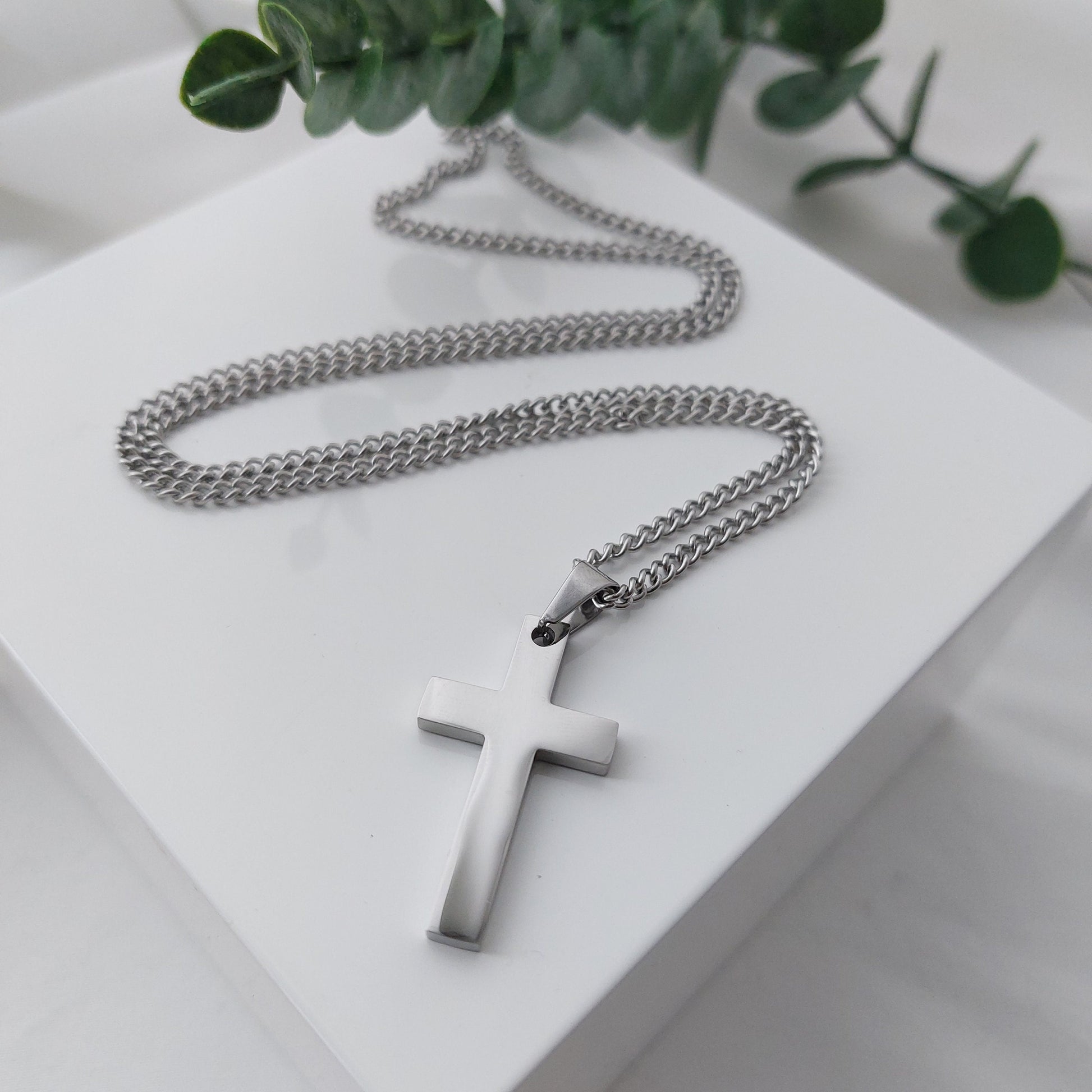 Herren Kreuz Kette personalisiert mit Gravur in Gold,Silber & Schwarz, Herren Kette mit Kreuz Anhänger personalisiert als Geschenk