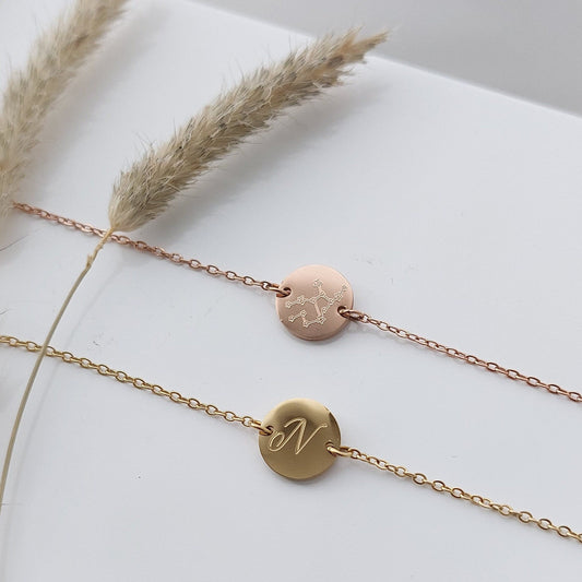 Armband personalisiert mit Buchstaben Gravur in Gold, Silber, Rosé, Armkette personalisiert mit 9mm Gravur Plättchen als Geschenk für Frauen