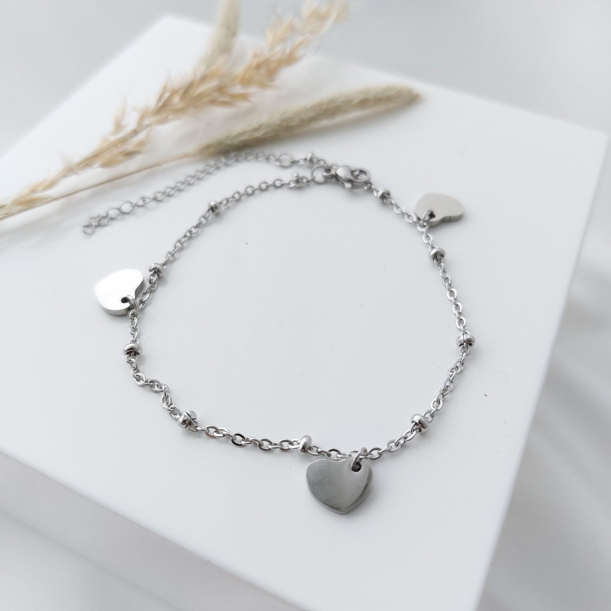 Personalisiertes Armband in Gold,Rosé oder Silber mit Herz Anhänger, Kugel Armband mit Herz Anhänger und Buchstaben Gravur. Geschenk