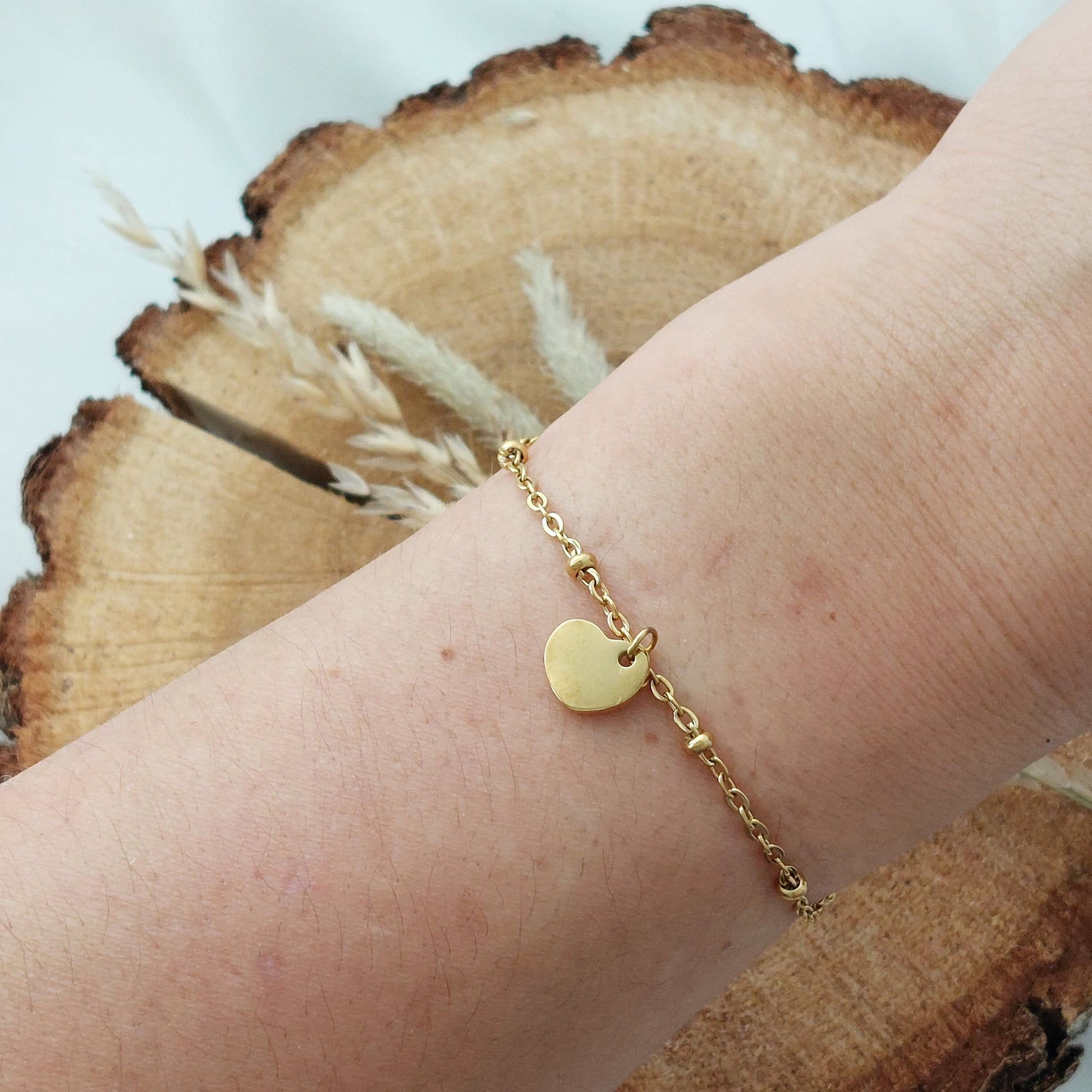 Personalisiertes Armband in Gold,Rosé oder Silber mit Herz Anhänger, Kugel Armband mit Herz Anhänger und Buchstaben Gravur. Geschenk