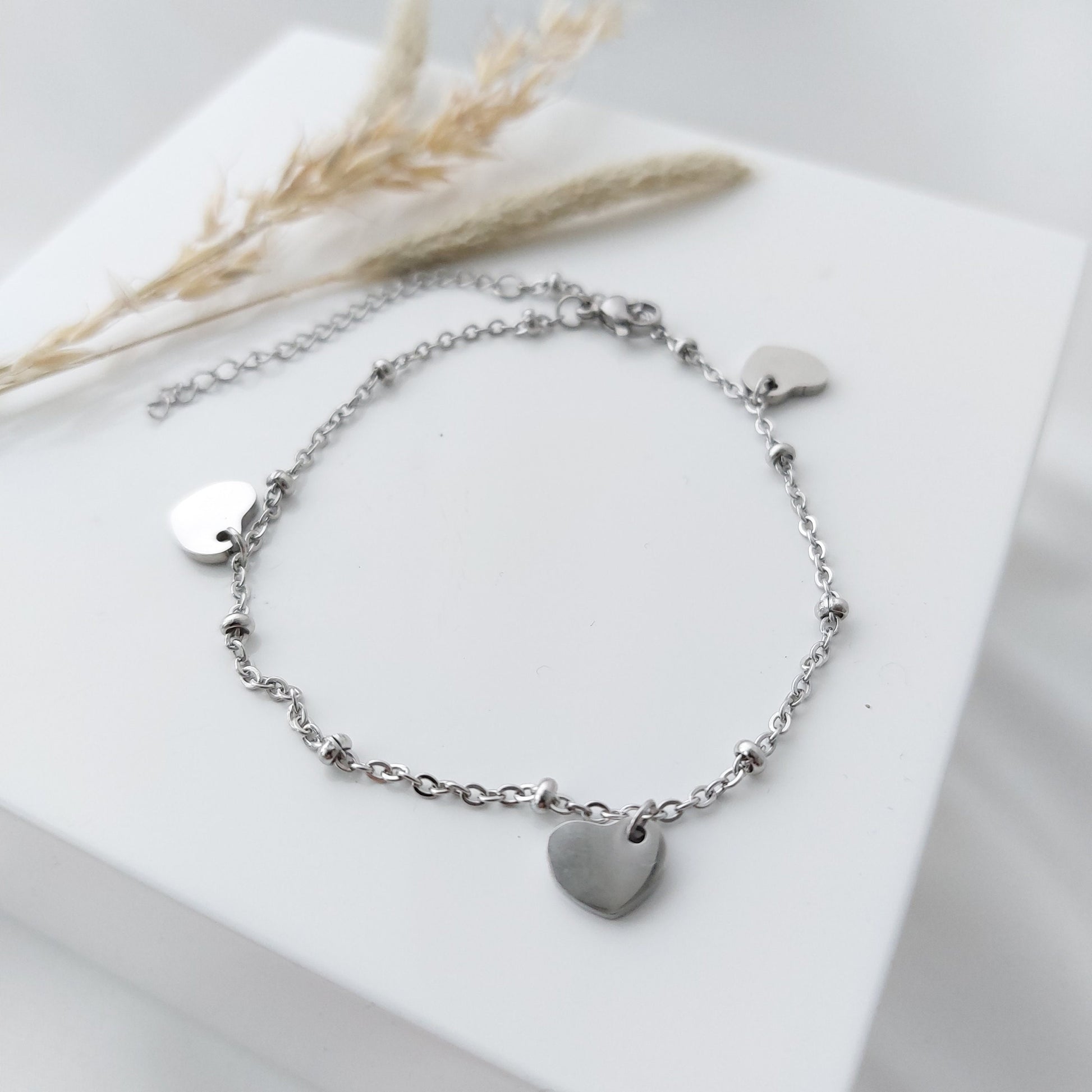 Kugel Fußkettchen mit Gravur Herzen