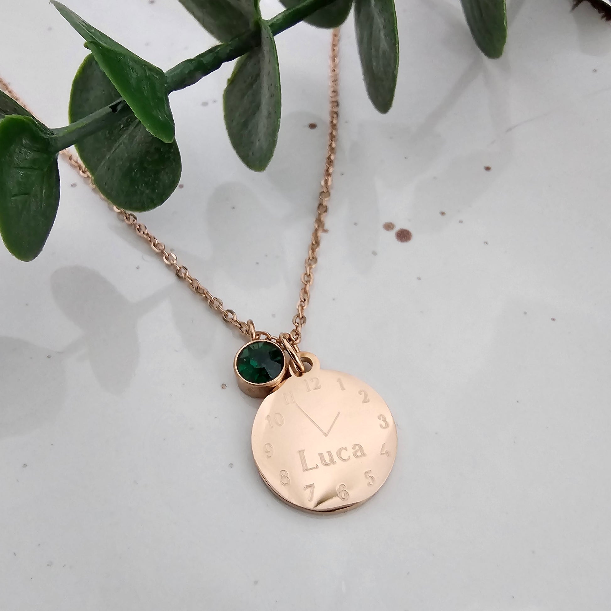 Geburtsstein Kette mit Gravur Plättchen Anhänger in Gold, Silber,Rosé | Buchstaben Kette gold | personalisiertes Geschenk zur Geburt