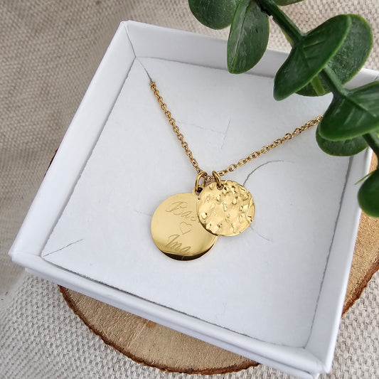 Gehämmerte Kette mit Gravur Plättchen Anhänger in Gold oder Silber aus Edelstahl, personalisiertes Geschenk für Frauen, Namenskette