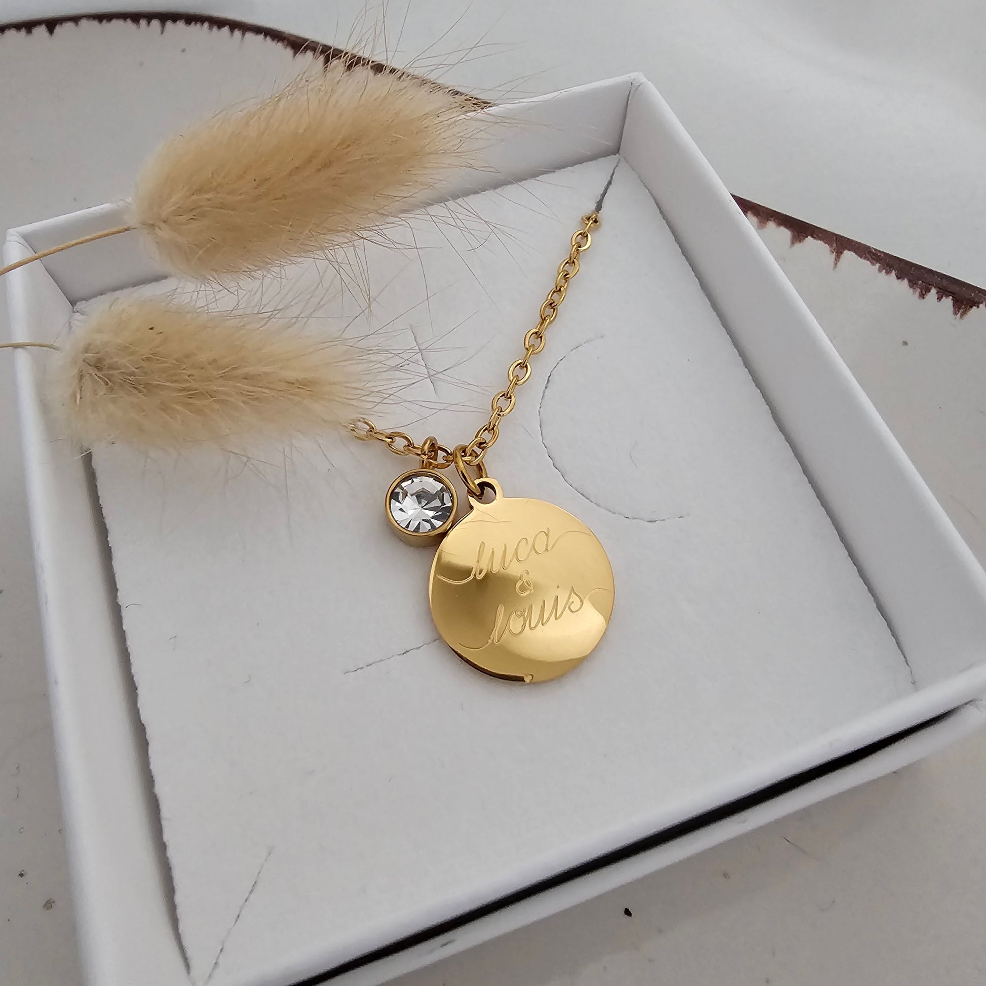 Geburtsstein Kette mit Gravur Plättchen Anhänger in Gold, Silber,Rosé | Buchstaben Kette gold | personalisiertes Geschenk zur Geburt