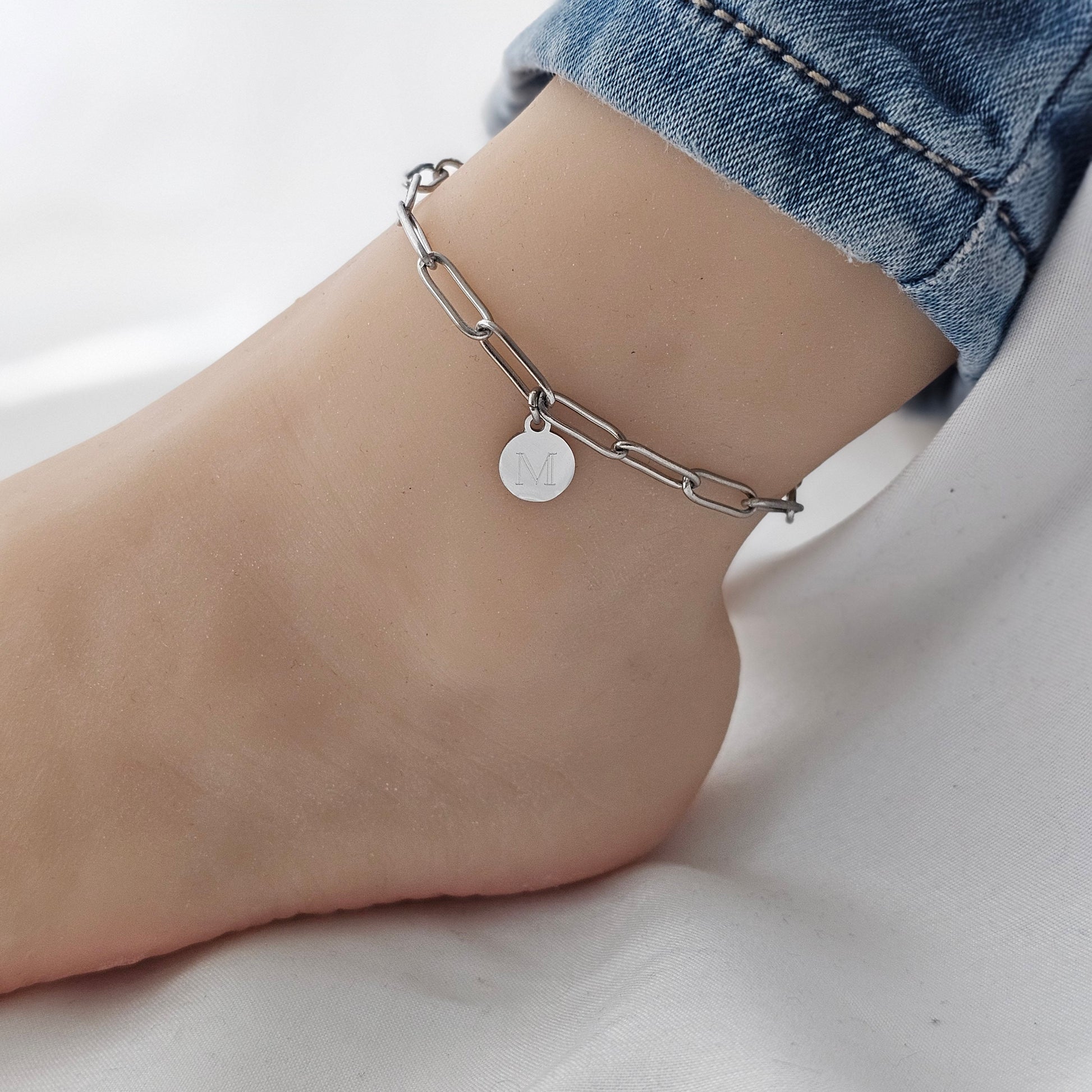 Fußkettchen mit gravur Anhänger in Gold,Rosé oder Silber aus Edelstahl, Fußkette mit buchstaben Plättchen, personalisiertes Geschenk
