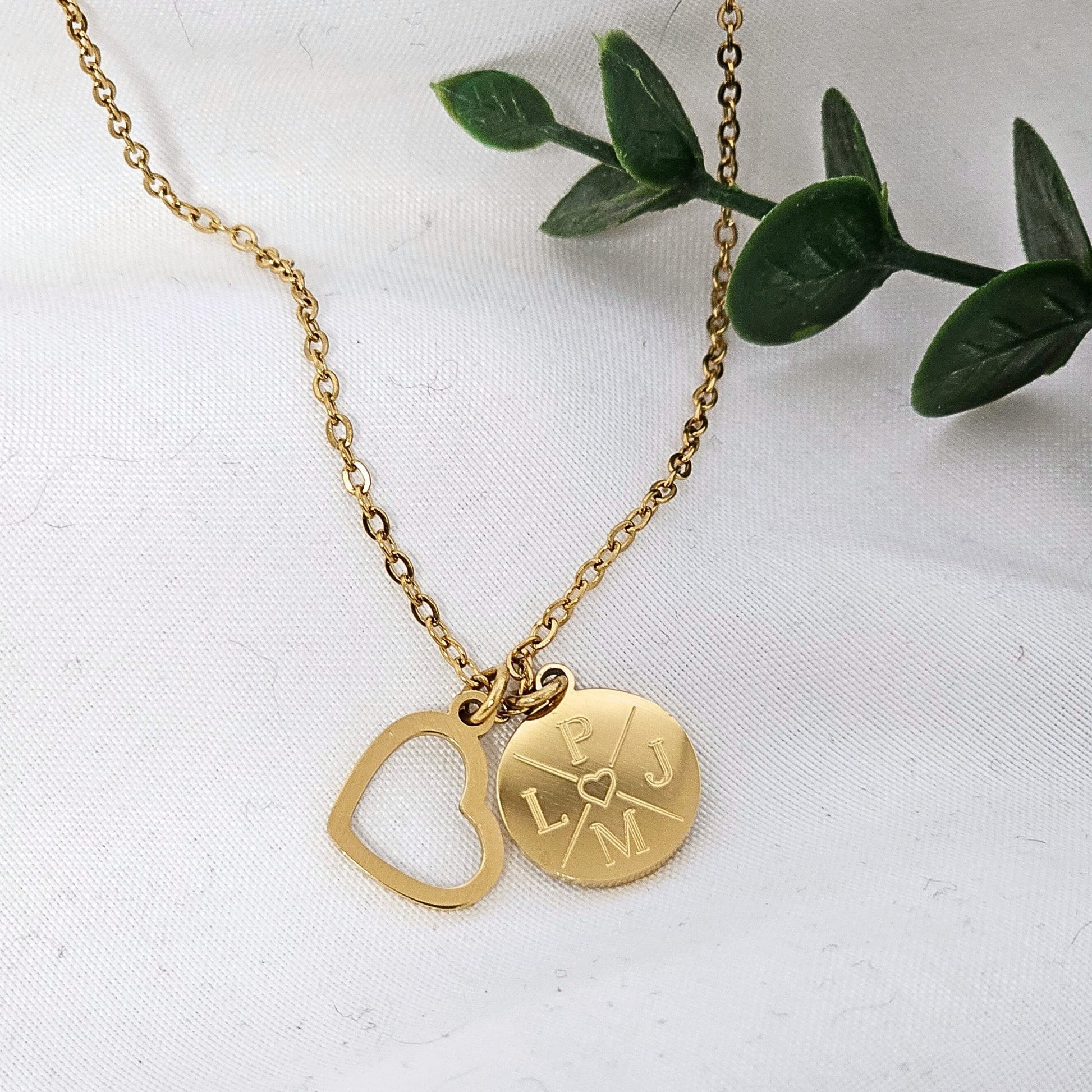 Personalisierte Herz Kette mit Namensgravur, personalisiertes Geschenk für Mama, Plättchenkette mit Herzanhänger und Gravur