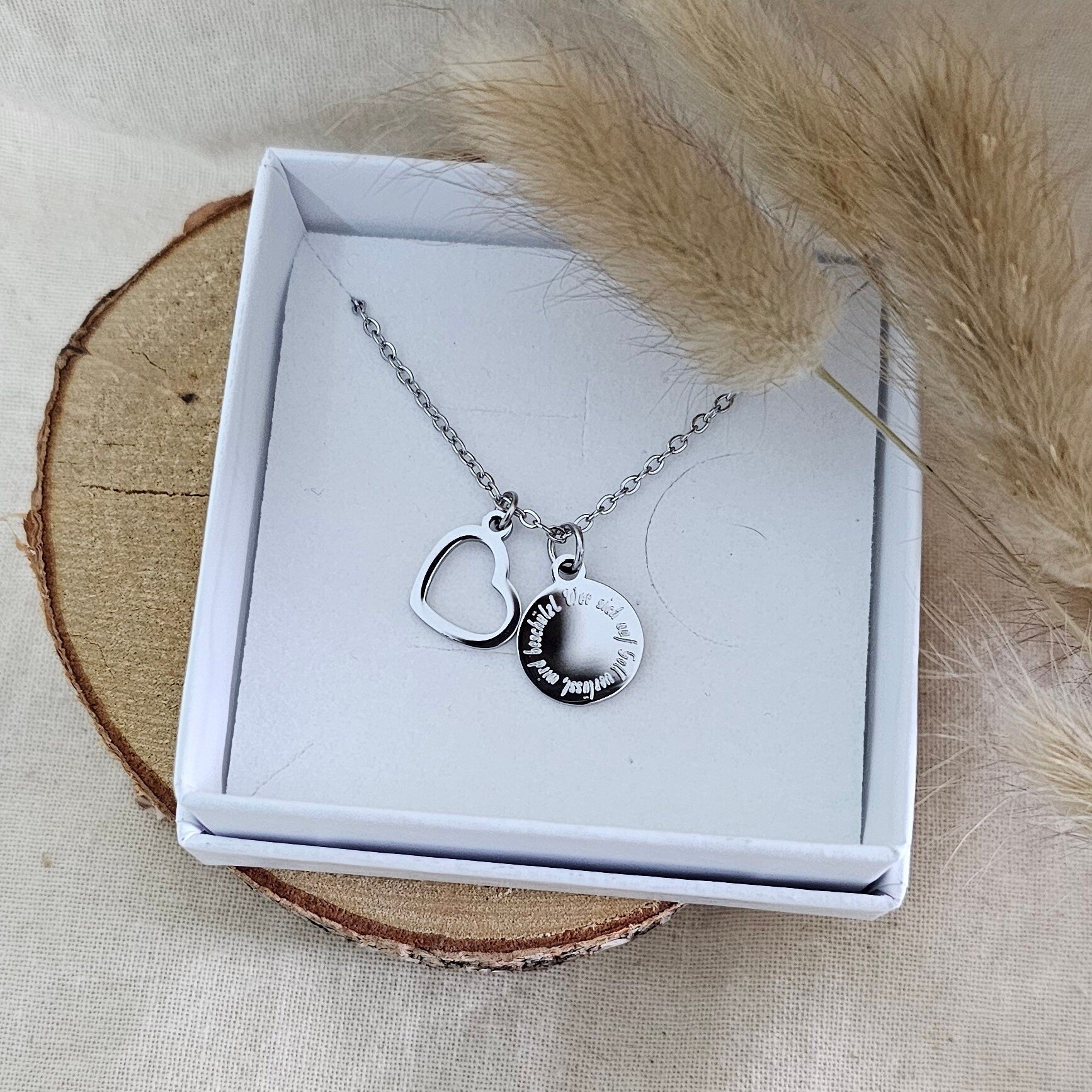 Personalisierte Herz Kette mit Namensgravur, personalisiertes Geschenk für Mama, Plättchenkette mit Herzanhänger und Gravur