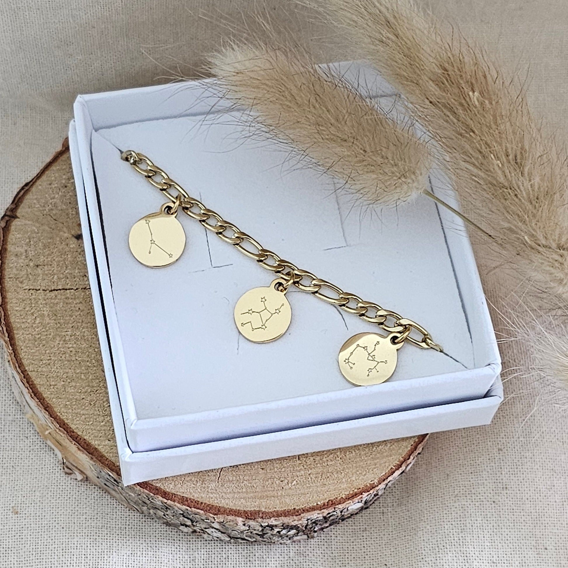 Personalisiertes Figaro Armband mit Namensgravur in Gold u. Silber Armkettchen mit Gravur Plättchen, personalisierte Armkette als Geschenk