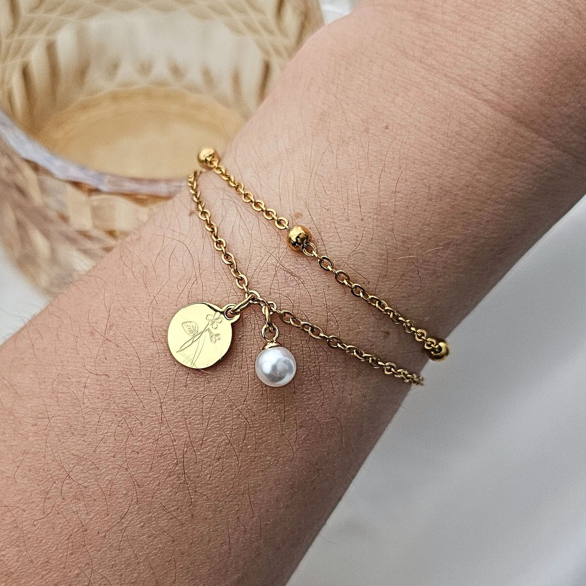 Mehrreihiges Armband mit Gravurplättchen & Perle, Kugelarmband aus Edelstahl in Silber o. Gold, Perlenarmband als personalisiertes Geschenk