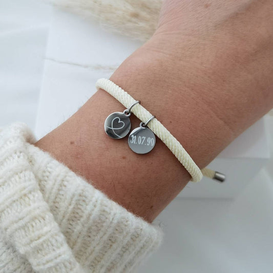 Personalisiertes Kordel Armband mit Gravur Anhänger, Armband mit Schiebeverschluss, personalisiertes Geschenk für Frau, beste Freundin