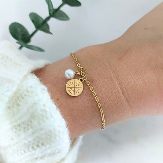 Personalisiertes Perlen Armband mit gravur Anhänger in Gold oder Silber aus Edelstahl, Armkette mit Plättchen, personalisiertes Geschenk