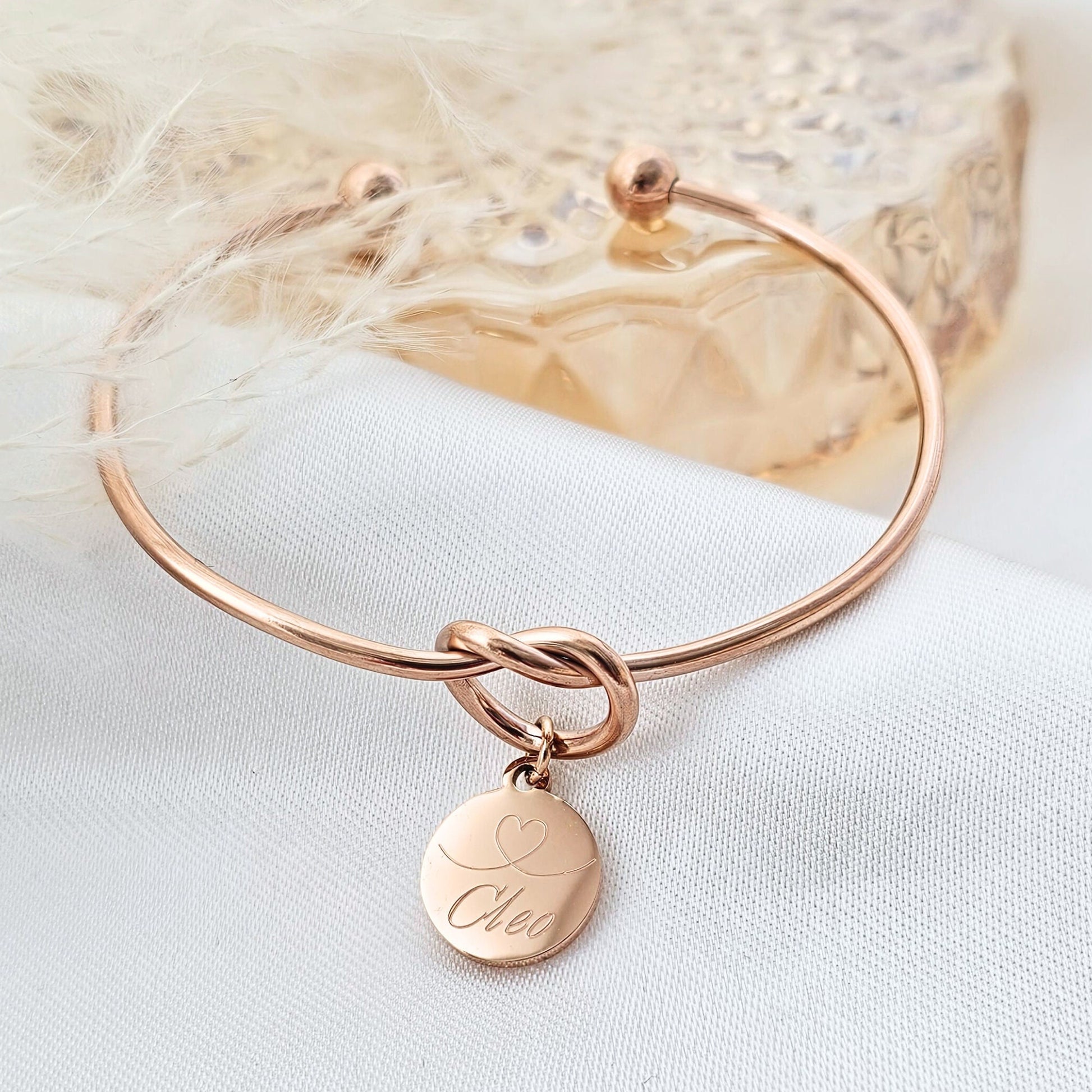 Knotenarmband personalisiert mit Gravurplättchen, Knotenarmband mit Gravur Anhänger, Gravur Armband, personalisiertes Geschenk, Armreifen