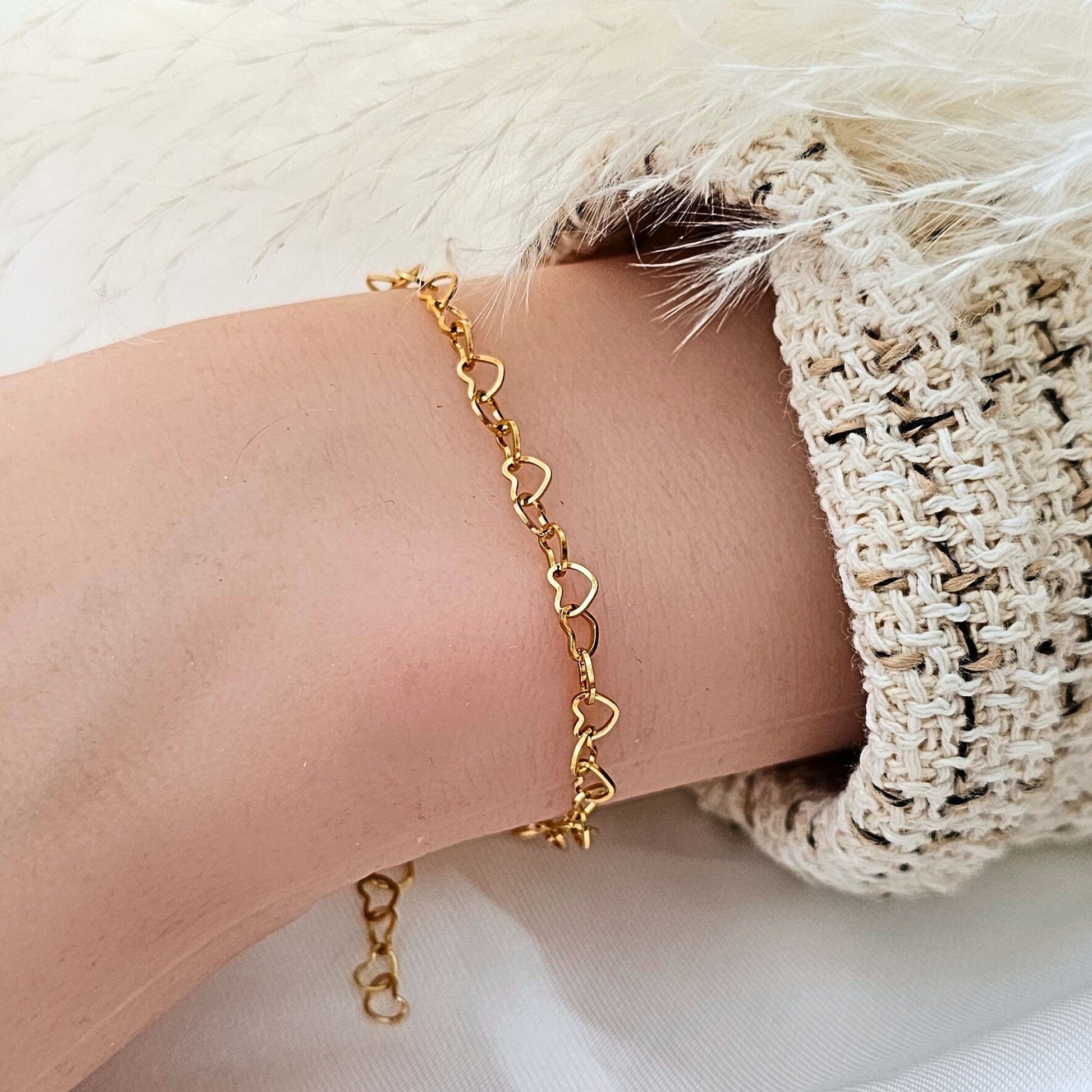 Herz Armband Gold oder Silber aus Edelstahl, filigranes Armband, minimalistischer Schmuck, Geschenk Mama, feines Gliederarmband Herzchen
