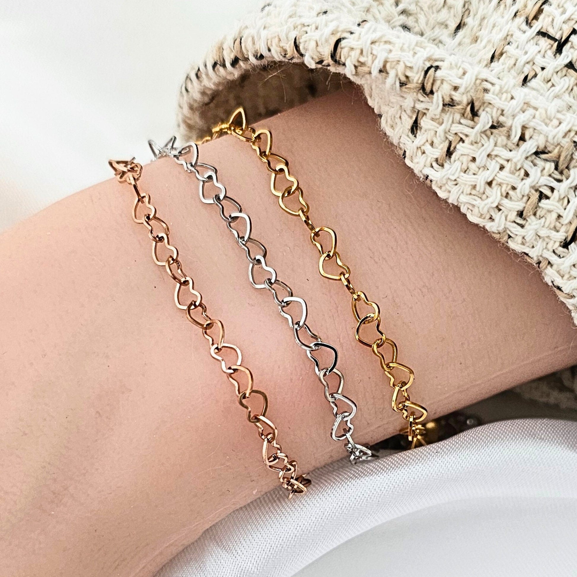 Herz Armband Gold oder Silber aus Edelstahl, filigranes Armband, minimalistischer Schmuck, Geschenk Mama, feines Gliederarmband Herzchen