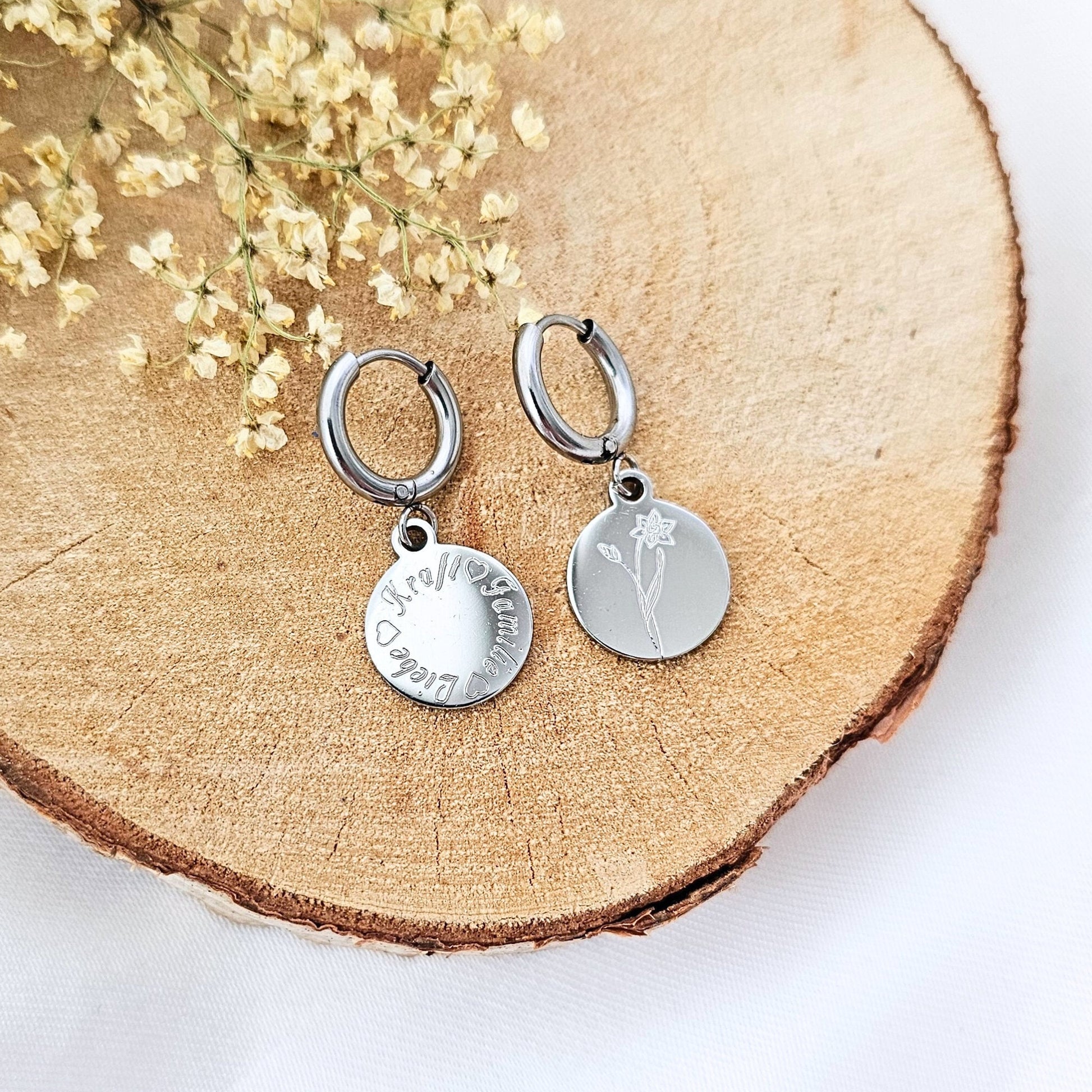 Personalisierte Creolen mit Plättchen Anhänger in Gold & Silber aus Edelstahl, Ohrringe mit Gravur als personalisiertes Geschenk, wasserfest