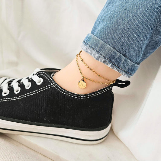 Doppelreihiges Fußkettchen mit Gravur Anhänger | Fußkette mit Buchstaben Plättchen | Namens Fußkette | Personalisierte Fußkette als Geschenk