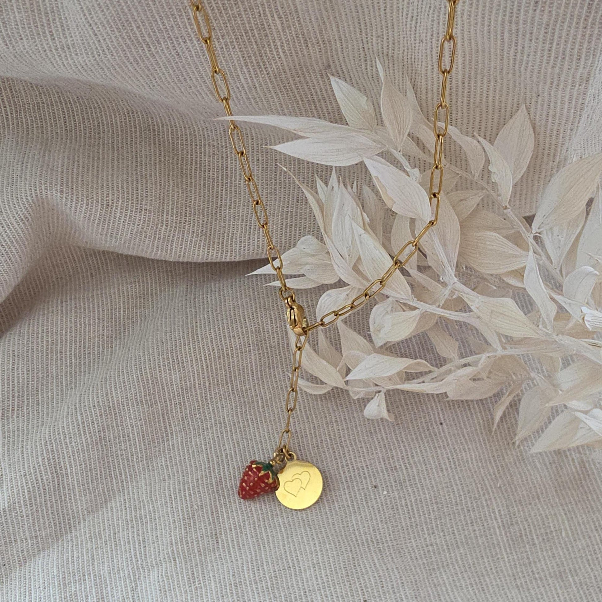 Y-Kette mit Erdbeer Anhänger und Gravur Plättchen | wasserfeste Edelstahl Kette| personalisiertes Geschenk | Halskette mit Erdbeer Charm
