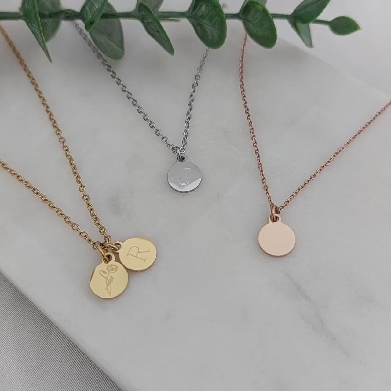 Plättchen Kette personalisiert in Gold,Silber & Rosé mit 8mm Gravur Anhänger, personalisierte Buchstaben Kette, Gravur Kette mit Buchstaben