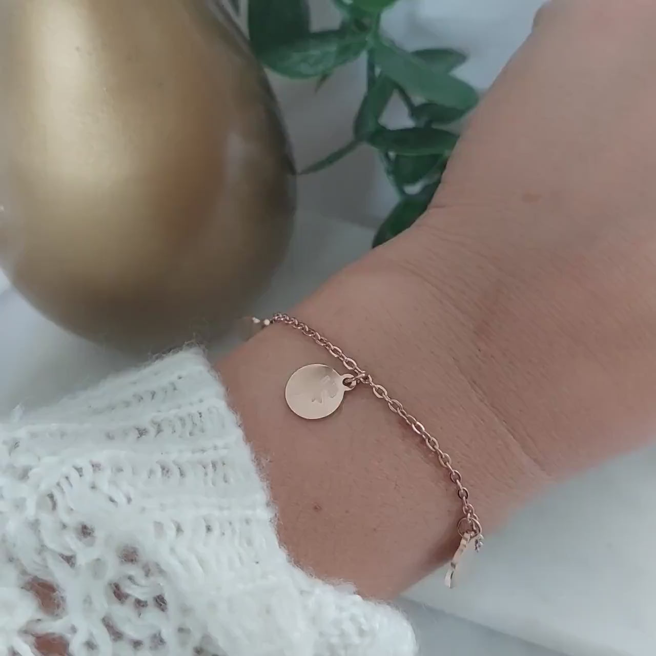 Armband mit gravur Anhänger in Gold,Rosé oder Silber aus Edelstahl, Armkette mit buchstaben Plättchen, personalisiertes Geschenk