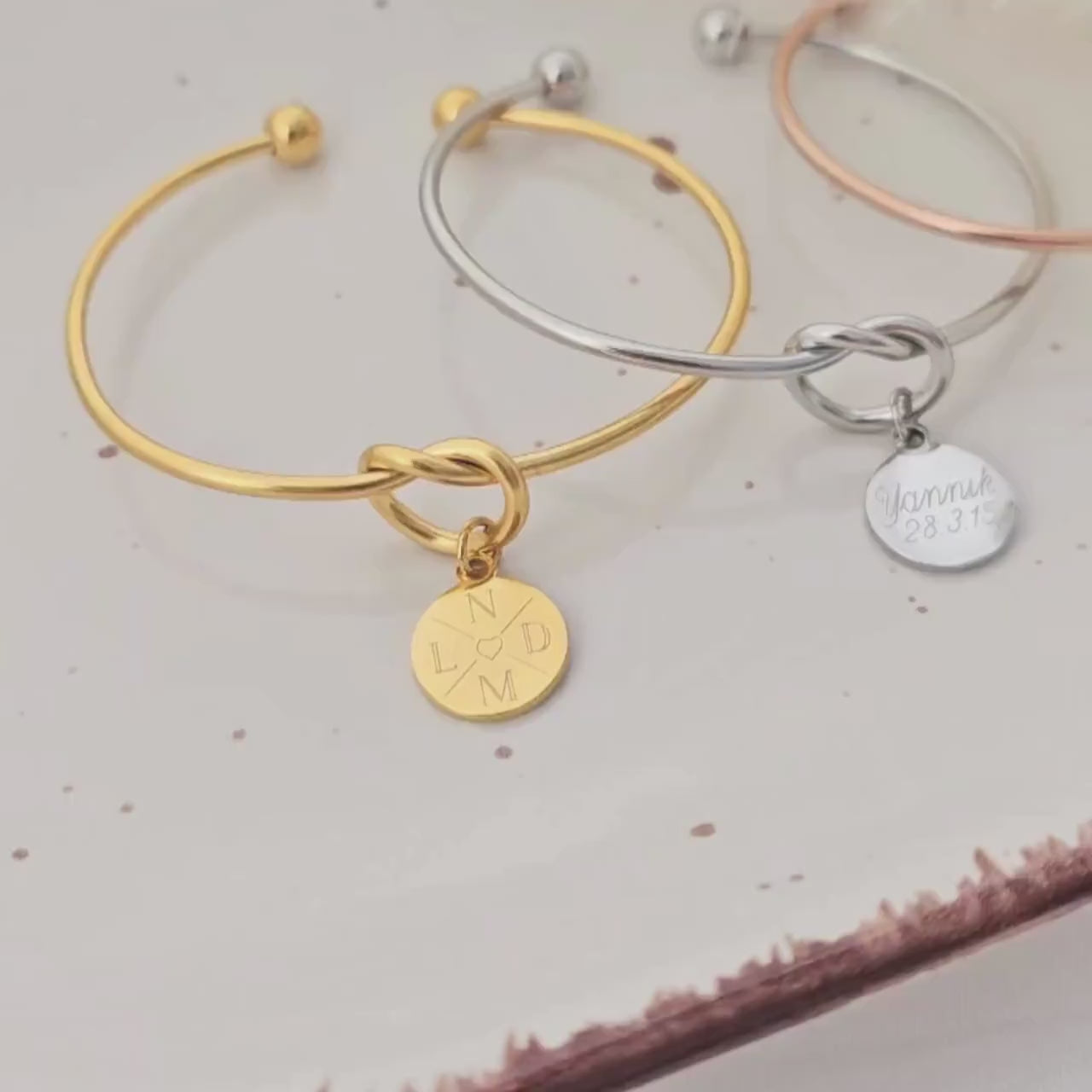 Knotenarmband personalisiert mit Gravurplättchen, Knotenarmband mit Gravur Anhänger, Gravur Armband, personalisiertes Geschenk, Armreifen
