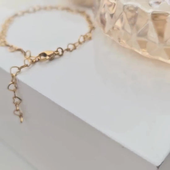 Filigranes Herzchen Armband personalisiert, personalisierte Geschenke, Armkette mit Buchstaben, Namens Armkettchen, Armband mit Geburtsstein