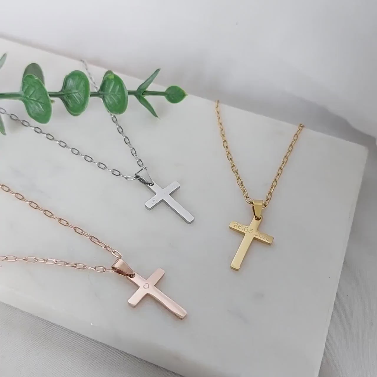 Kreuz Kette personalisiert in Gold, Silber, Rosé, Kreuz Anhänger mit Gravur, Geschenk zur Taufe, zur Hochzeit, zur Kommunion, Konfirmation