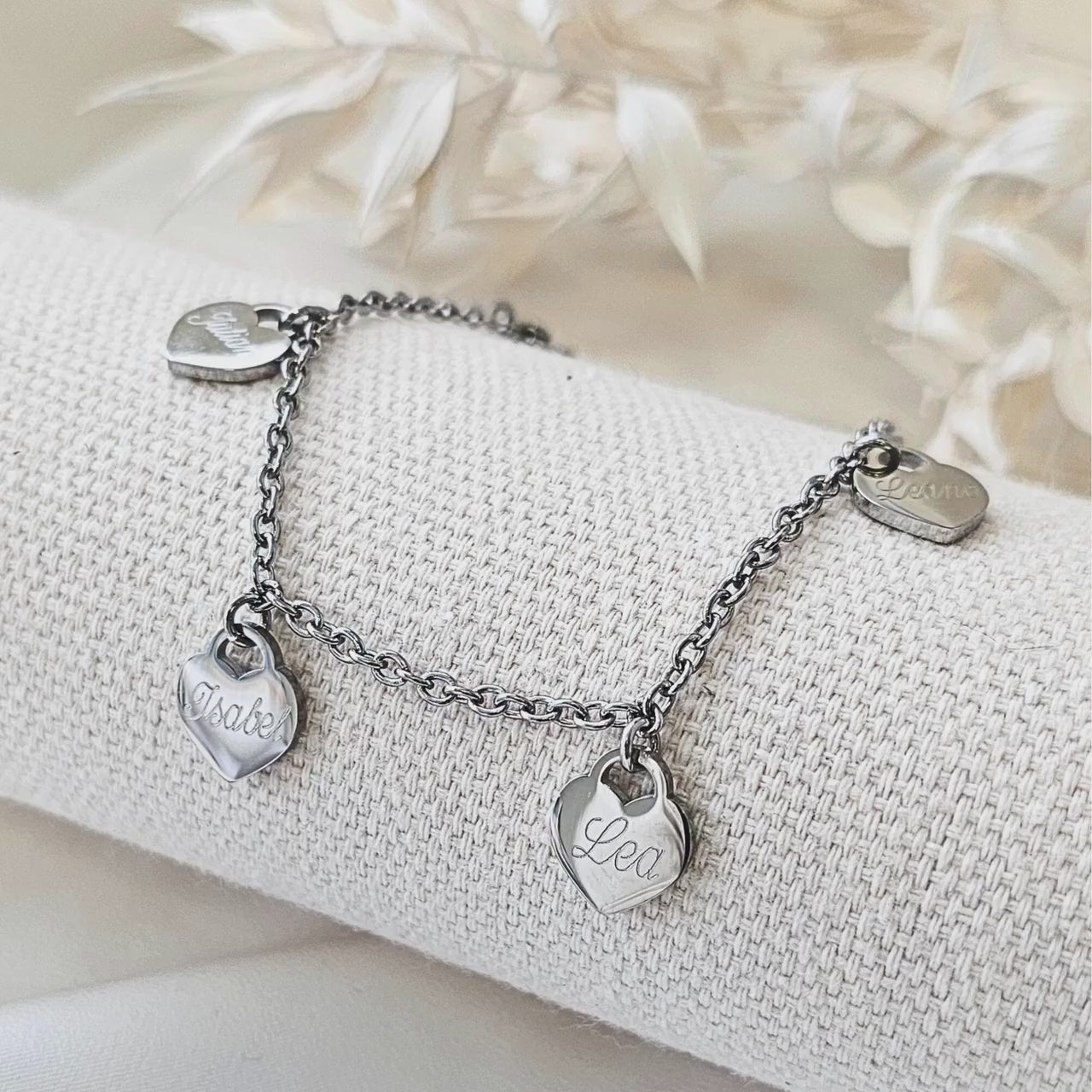 inaklam Damen Armband mit Herzen und Gravur aus Edelstahl in Gold, Silber, Rosé  | personalisiertes Geschenk | wasserfestes Armband