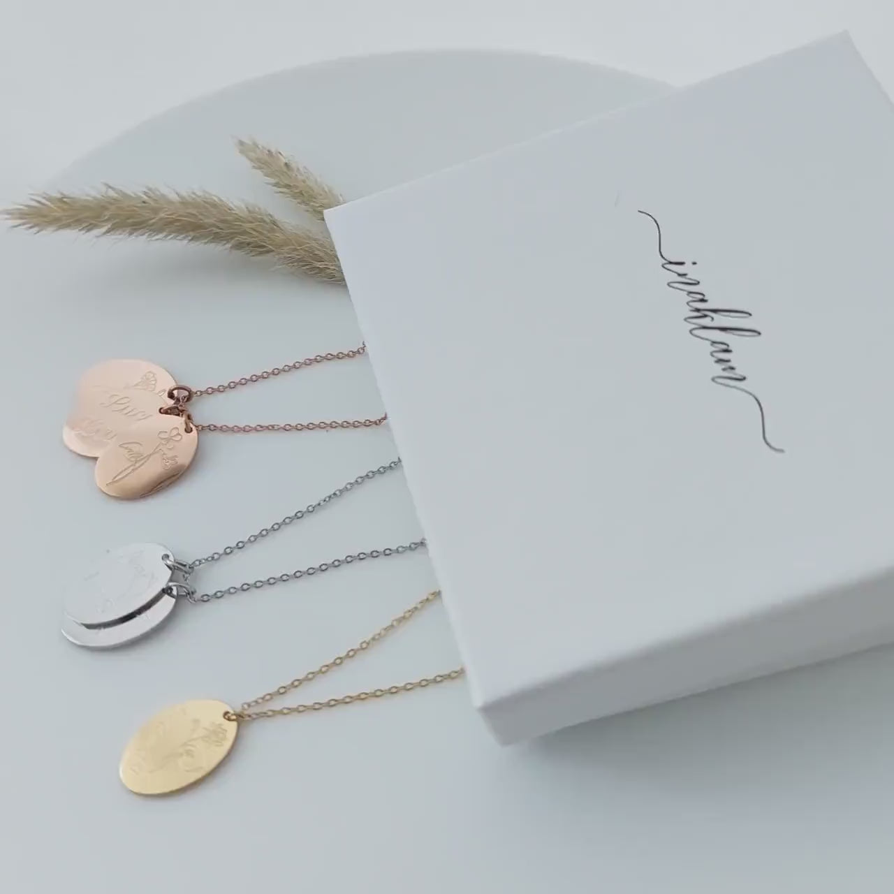 Personalisierte Geburtsblumenkette in Gold, Silber, Rosé mit ovalen 18mm Plättchen Anhängern, personalisiertes Geschenk für Frauen, Freundin