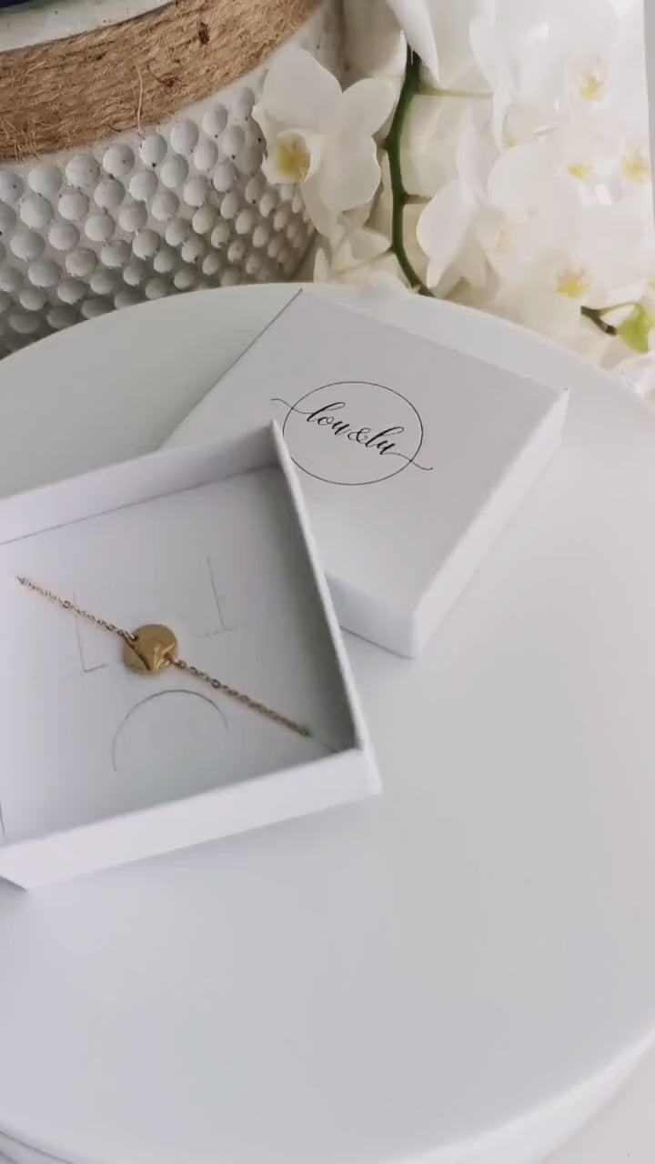 Armband personalisiert mit Buchstaben Gravur in Gold, Silber, Rosé, Armkette personalisiert mit 9mm Gravur Plättchen als Geschenk für Frauen
