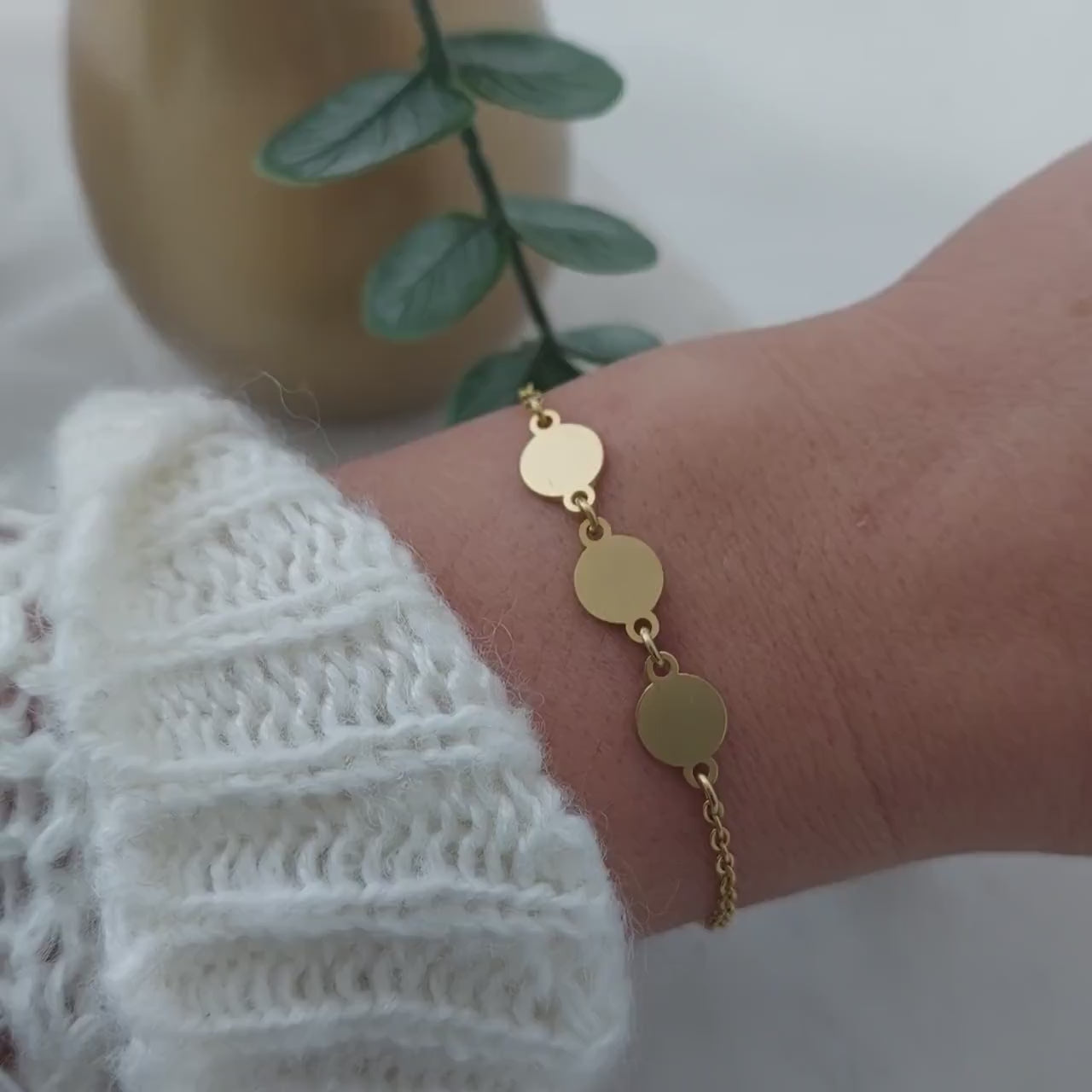Personalisiertes Gravur Armband in Gold & Silber Armkette mit Buchstaben Plättchen, Namensarmband, Personalisiertes Geschenk für Frauen