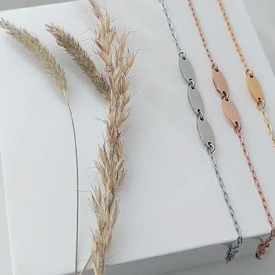 Personalisiertes Gravur Armband in Gold, Silber, Rosé, Armkette mit Buchstaben Plättchen, Namensarmband, Personalisiertes Geschenk Frauen