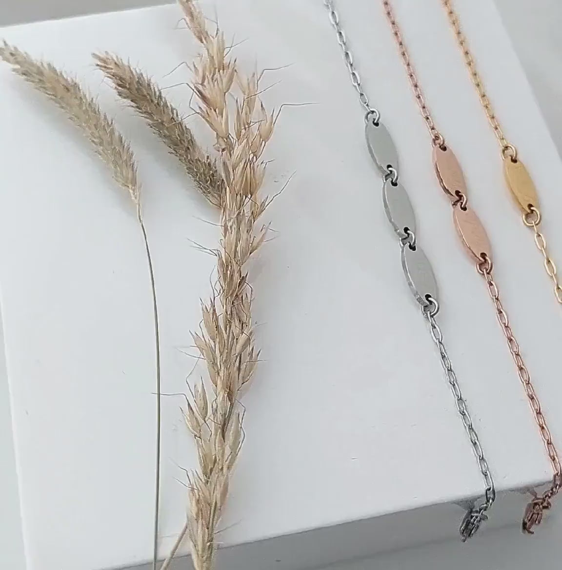 Personalisiertes Gravur Armband in Gold, Silber, Rosé, Armkette mit Buchstaben Plättchen, Namensarmband, Personalisiertes Geschenk Frauen