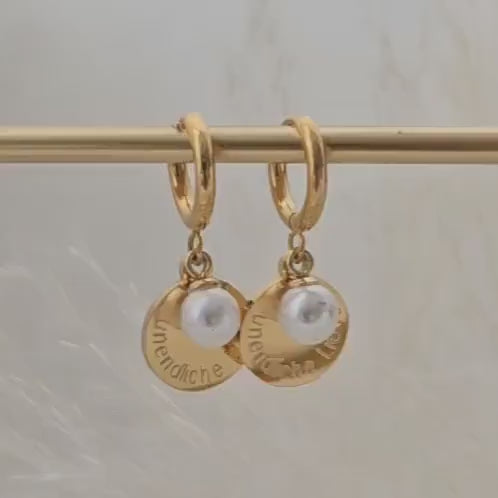 Personalisierte Ohrringe mit Plättchen Anhänger und Perle in Gold & Silber aus Edelstahl, Creolen mit Gravur als personalisiertes Geschenk